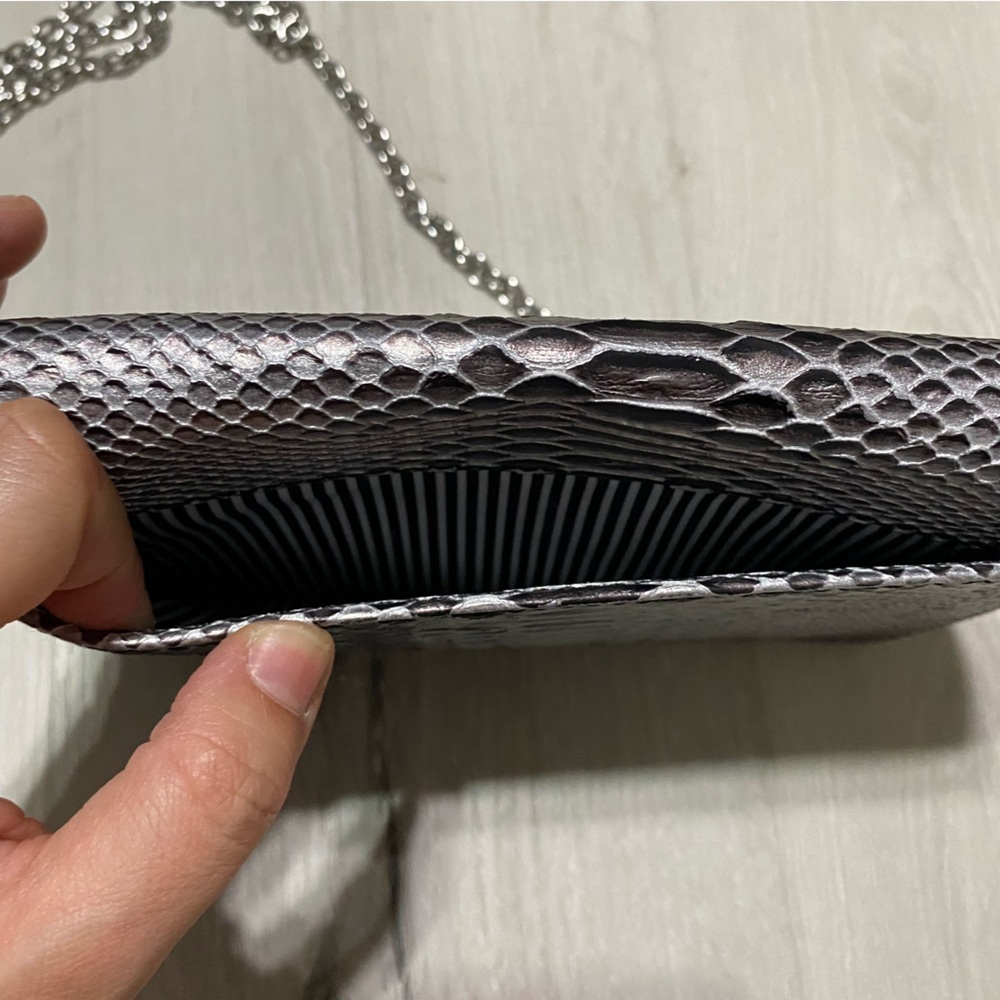 Nine West Snake Skin Clutch with Crossbody Chain Strap‎ - Picture 6 of 12
